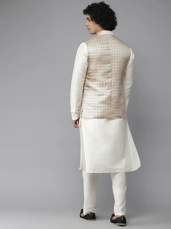 Men_Gold_&_White_Solid_Kurta_Pyjamas_With_Nehru_Jacket