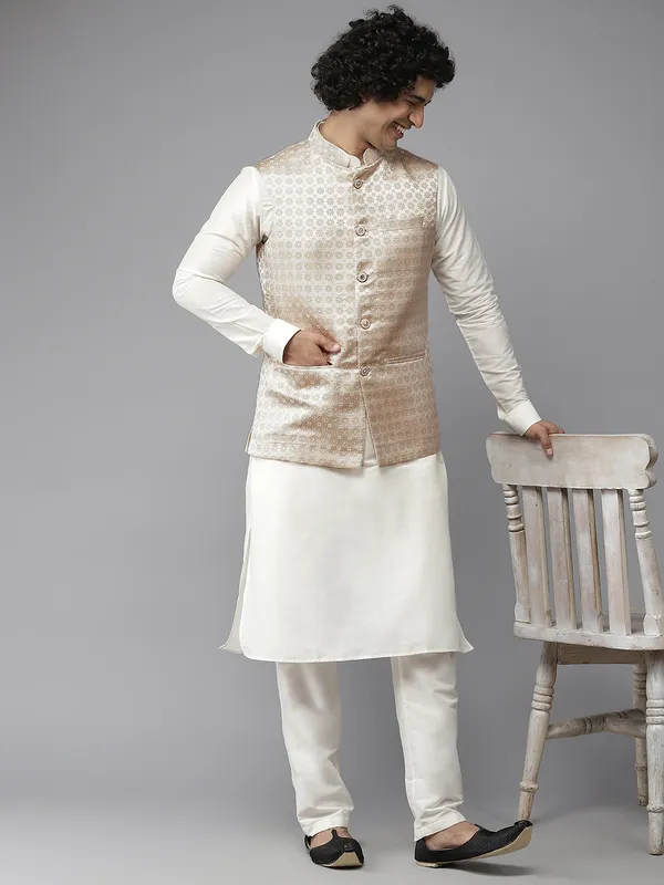 Men_Gold_&_White_Solid_Kurta_Pyjamas_With_Nehru_Jacket