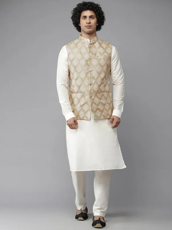 Men_Gold_&_White_Solid_Kurta_Pyjamas_With_Nehru_Jacket