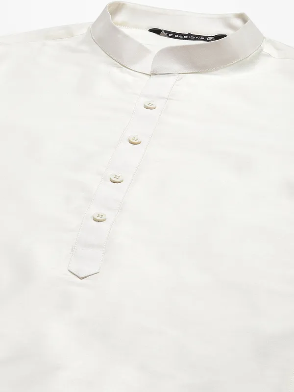 Solid_Kurta_With_Pyjama_&_Jacquard_Nehru_Jacket