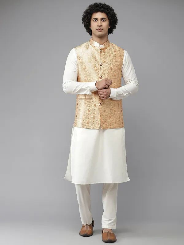 Men_Gold_&_White_Solid_Kurta_Pyjamas_With_Nehru_Jacket