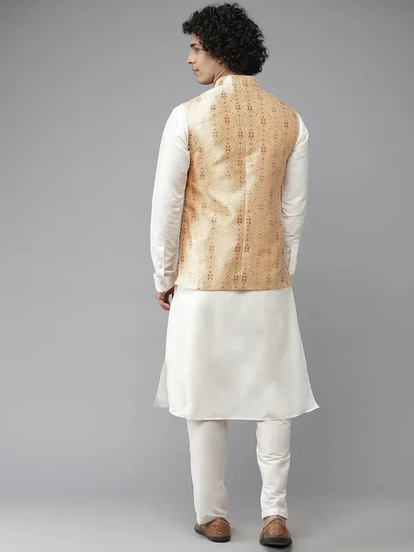 Men_Gold_&_White_Solid_Kurta_Pyjamas_With_Nehru_Jacket