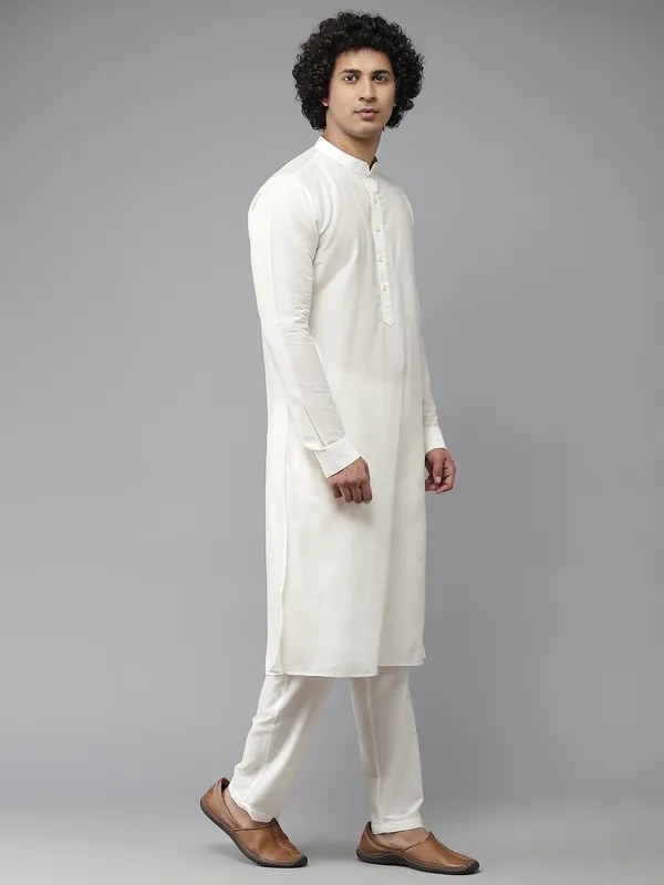 Men_Gold_&_White_Solid_Kurta_Pyjamas_With_Nehru_Jacket