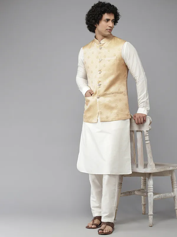 Men_Gold_&_White_Solid_Kurta_Pyjamas_With_Nehru_Jacket
