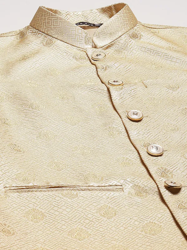 Solid_Kurta_With_Pyjama_&_Jacquard_Nehru_Jacket