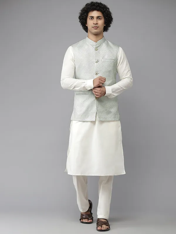 Solid_Kurta_With_Pyjama_&_Jacquard_Nehru_Jacket