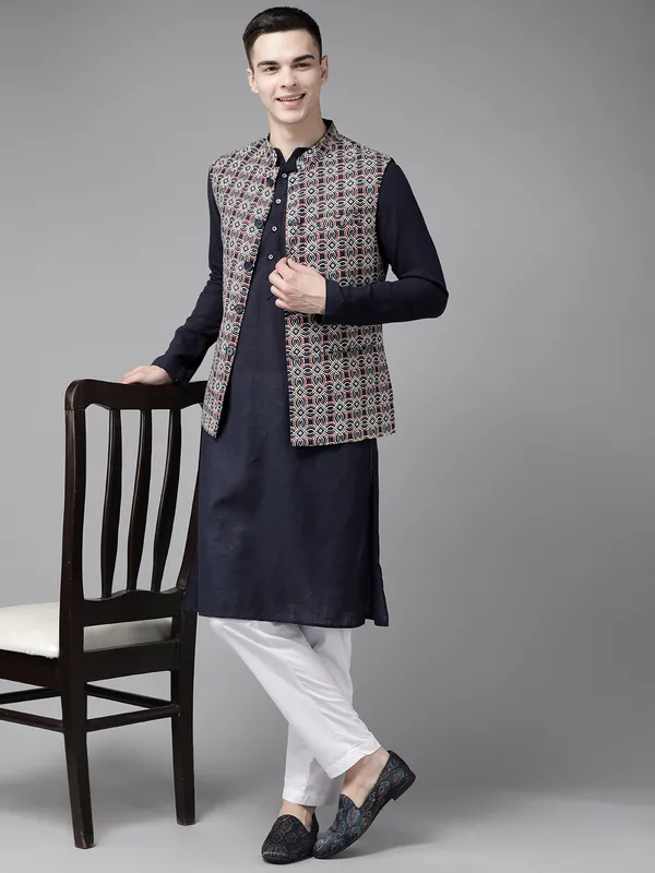 Men_Blue_&_Maroon_Printed_Pure_Cotton_Kurta_Pyjama_With_Nehru_Jacket