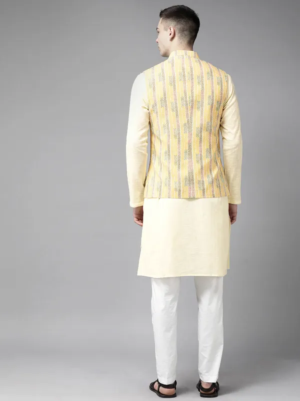 Pure_Cotton_Kurta_with_Pyjama_&_Printed_Nehru_Jacket