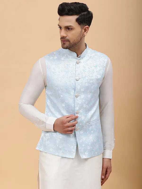 Men_Off_White_Kurta_Pajama_&_Turquoise_Blue_Woven_Design_Jacquard_Nehru_Jacket