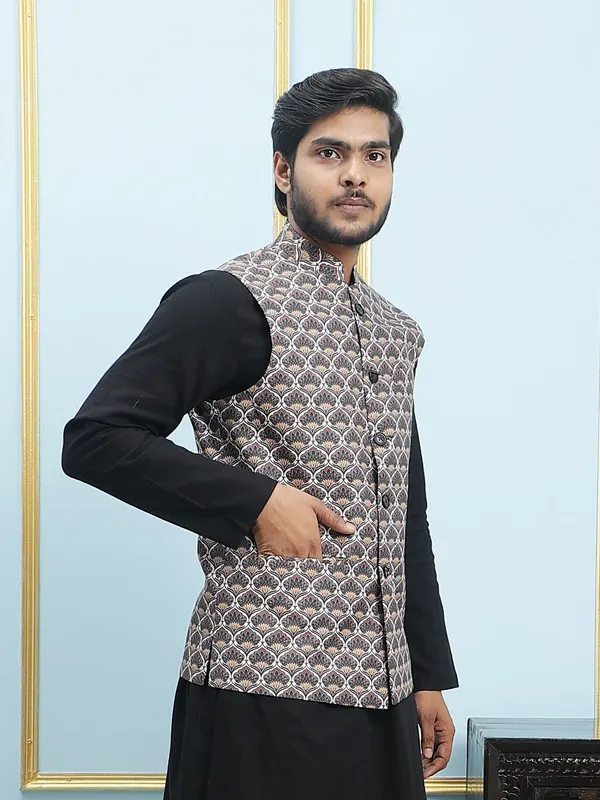 Pure_Cotton_Straight_Kurta_&_Pyjama_Set_with_Printed_Cotton_Nehru_Jacket
