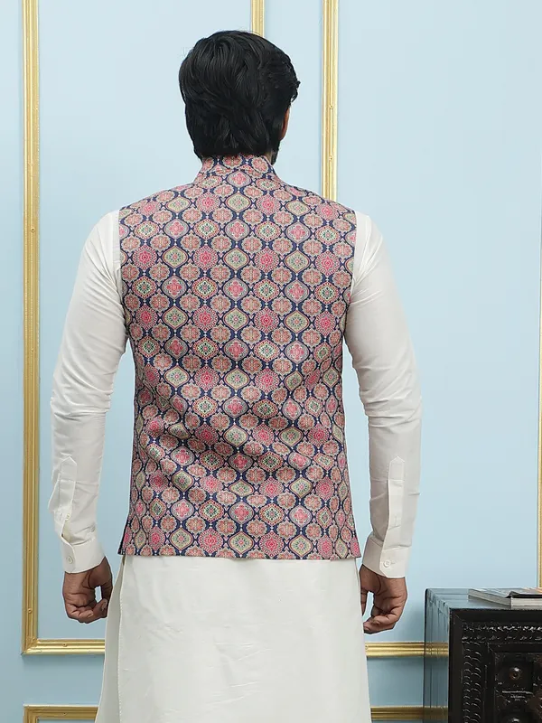 Men_Off_White_Kurta_Pajama_And_Blue_Digital_Print_Cotton_Nehru_Jacket