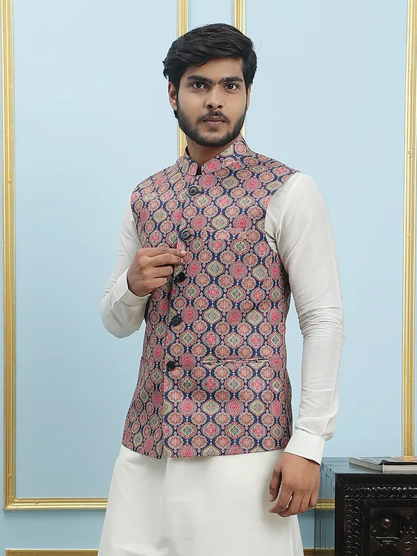 Men_Off_White_Kurta_Pajama_And_Blue_Digital_Print_Cotton_Nehru_Jacket