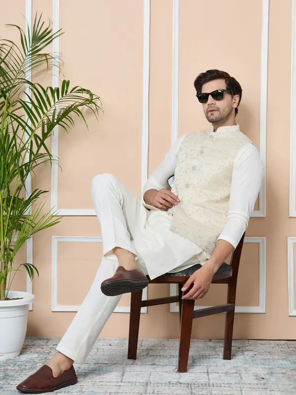 Beige_Woven_Jacquard_Nehru_Jacket_With_Solid_Kurta-Pyjama_(3_Piece_Set)