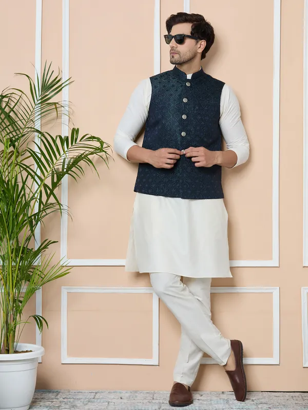 Navy_Woven_Jacquard_Nehru_Jacket_With_Solid_Kurta-Pyjama_(3_Piece_Set)