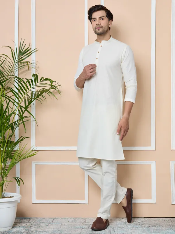 Maroon_Woven_Jacquard_Nehru_Jacket_With_Solid_Kurta-Pyjama_(3_Piece_Set)