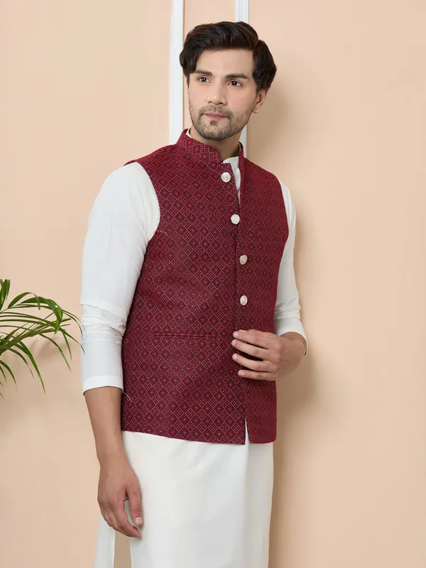 Red_Woven_Jacquard_Nehru_Jacket_with_Solid_Kurta-Pyjama_(3_Piece_Set)