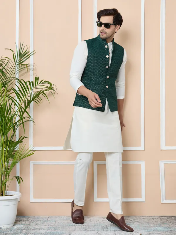 Green_Woven_Jacquard_Nehru_Jacket_With_Solid_Kurta-Pyjama_(3_Piece_Set)