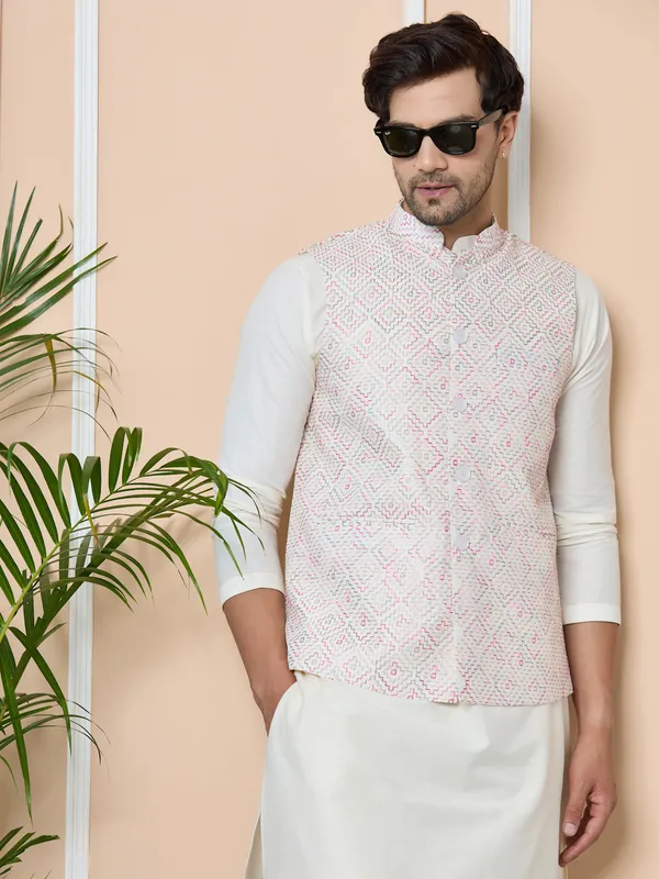 White_Embroidered_Nehru_Jacket_With_Solid_Kurta-Pyjama_(3_Piece_Set)