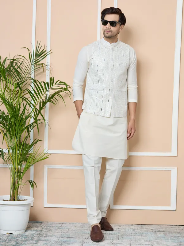 White_Sequin_Embroidered_Nehru_Jacket_With_Solid_Kurta-Pyjama_(3_Piece_Set)