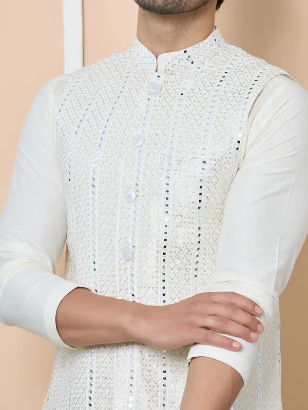 White_Sequin_Embroidered_Nehru_Jacket_With_Solid_Kurta-Pyjama_(3_Piece_Set)
