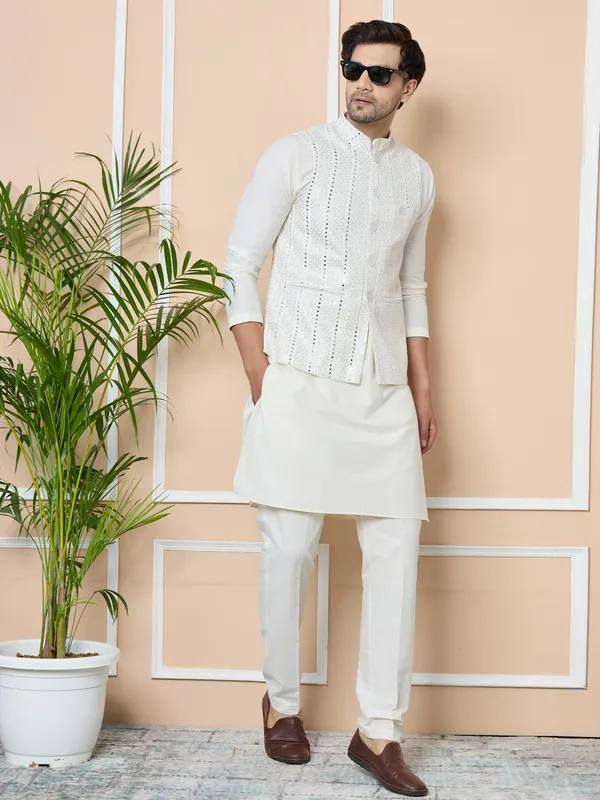 White_Sequin_Embroidered_Nehru_Jacket_With_Solid_Kurta-Pyjama_(3_Piece_Set)