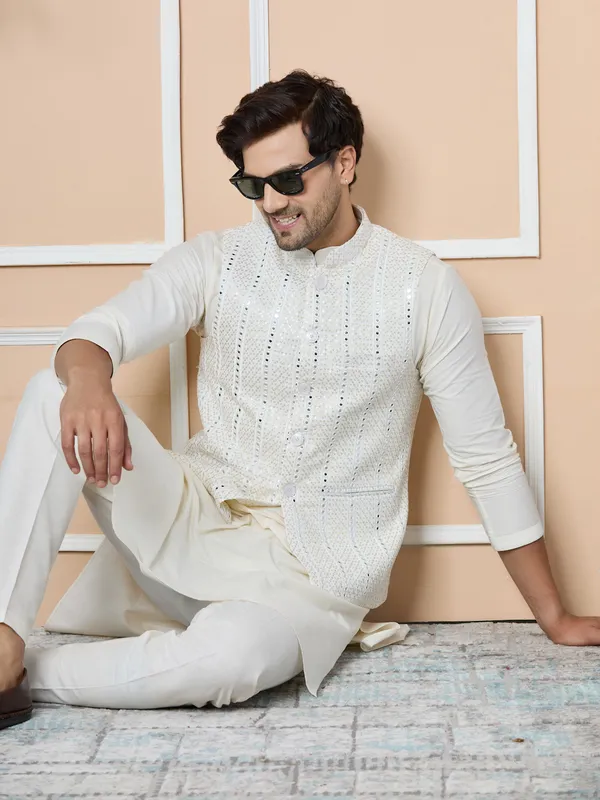 White_Sequin_Embroidered_Nehru_Jacket_With_Solid_Kurta-Pyjama_(3_Piece_Set)
