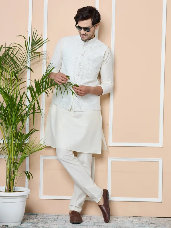 White_Sequin_Embroidered_Nehru_Jacket_With_Solid_Kurta-Pyjama_(3_Piece_Set)