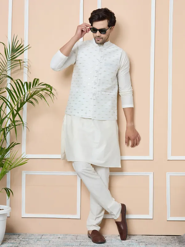 White_Sequin_Embroidered_Nehru_Jacket_With_Solid_Kurta-Pyjama_(3_Piece_Set)