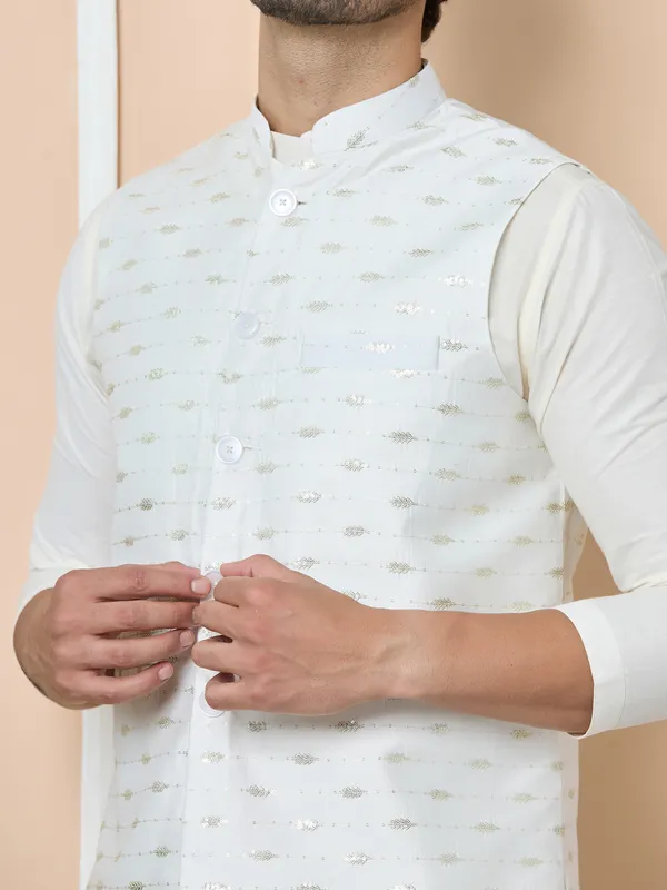 White_Sequin_Embroidered_Nehru_Jacket_With_Solid_Kurta-Pyjama_(3_Piece_Set)