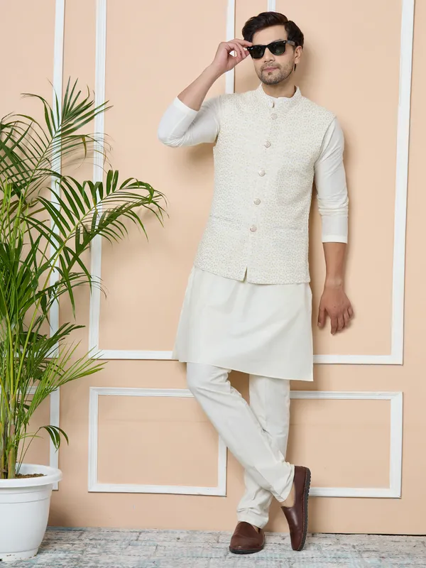 Off-White_Sequin_Embroidered_Nehru_Jacket_With_Solid_Kurta-Pyjama_(3_Piece_Set)