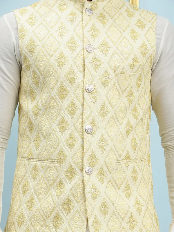 Men_Off_White_Kurta_Pajama_And_Cream_And_Gold_Sequence_Woven_Design_Nehru_Jacket