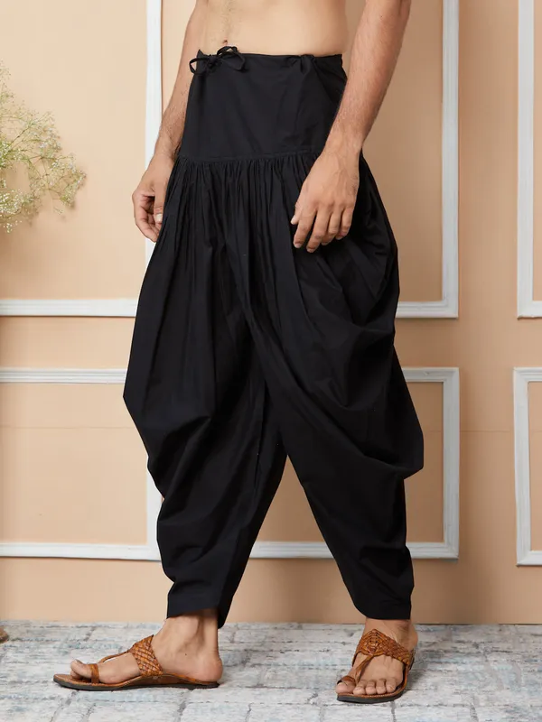 Black_Mid-Rise_Loose-Fit_Pure_Cotton_Salwar