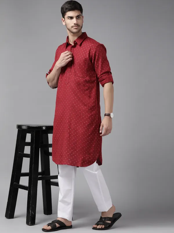 Men_Maroon_Regular_Pure_Cotton_Pathani_Printed_Men'S_Kurta_With_White_Salwar