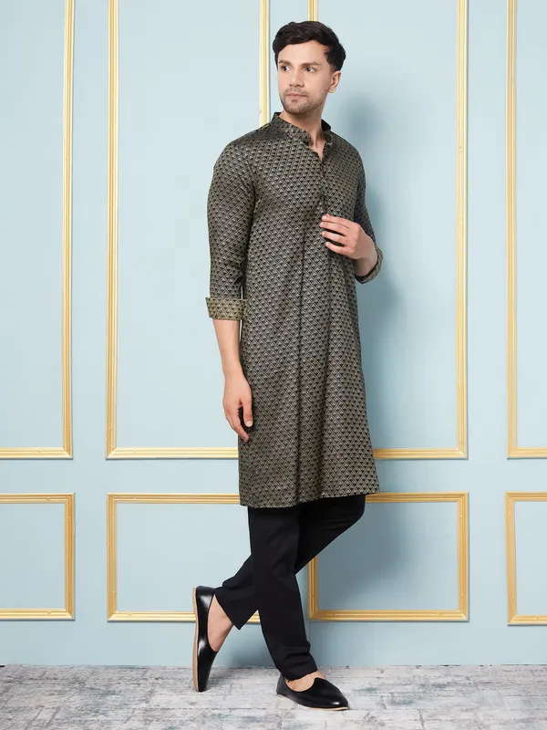 Men_Black_&_Gold_Woven_Design_Thread_Work_Kurta_With_Pajama
