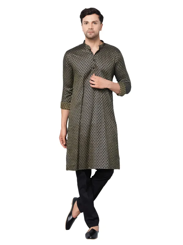 Men_Black_&_Gold_Woven_Design_Thread_Work_Kurta