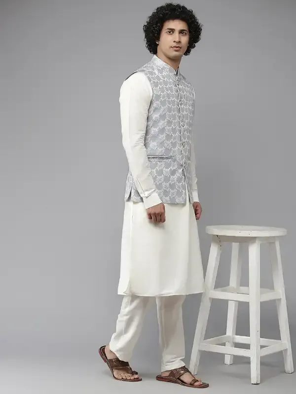 Men_Sky_Blue_&_White_Solid_Kurta_Pyjamas_With_Nehru_Jacket