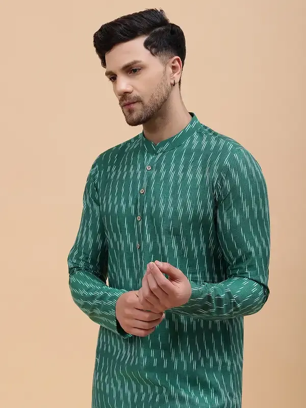 Men_Green_&_White_Pure_Cotton_Printed_Staright_Kurta_With_Pajama