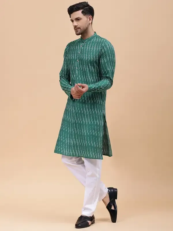Men_Green_&_White_Pure_Cotton_Printed_Staright_Kurta_With_Pajama