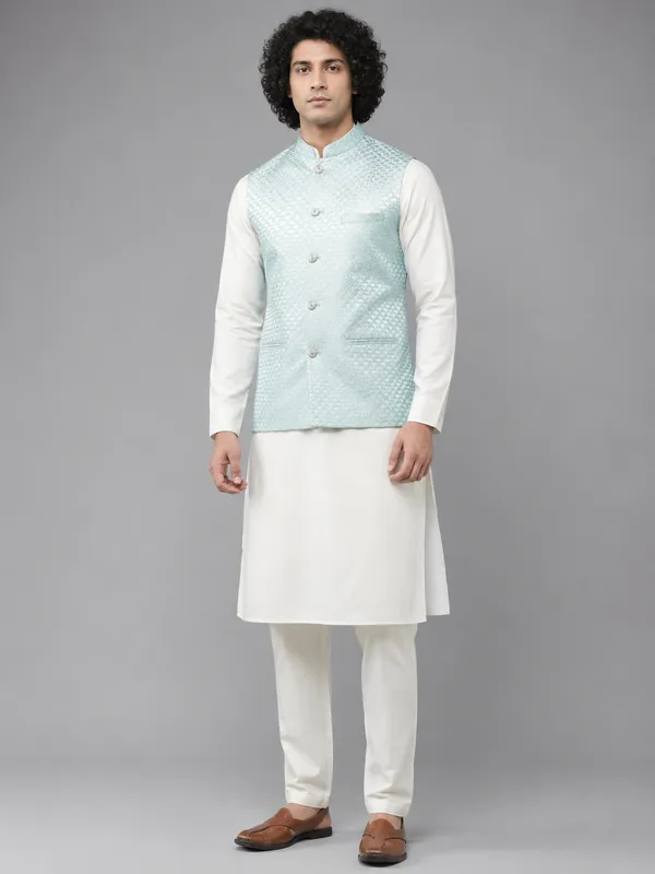 Men_Sky_Blue_&_White_Solid_Kurta_Pyjamas_With_Nehru_Jacket