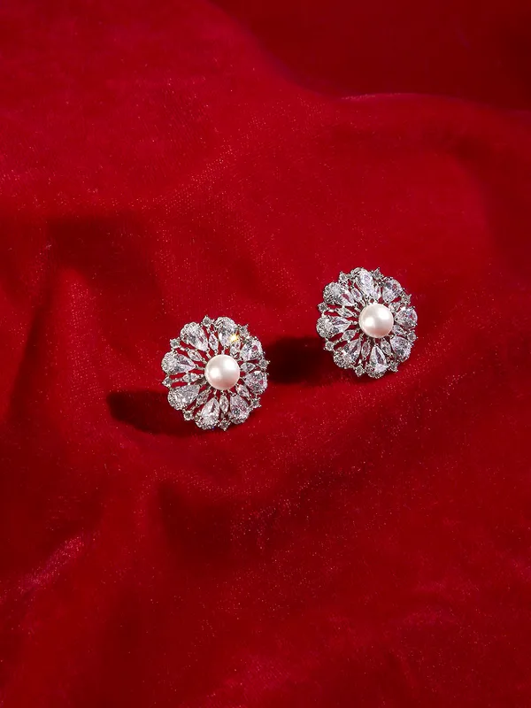 Elegant_Silver_American_Diamond_&_Pearl_Embedded_Necklace_Set_And_Earrings