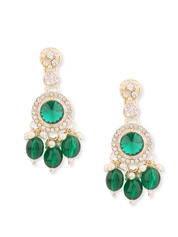 Gold-Toned_Green_Crystal_&_Pearls_Embellished_Necklace_Set_With_Earrings_&_Maang_Tikka