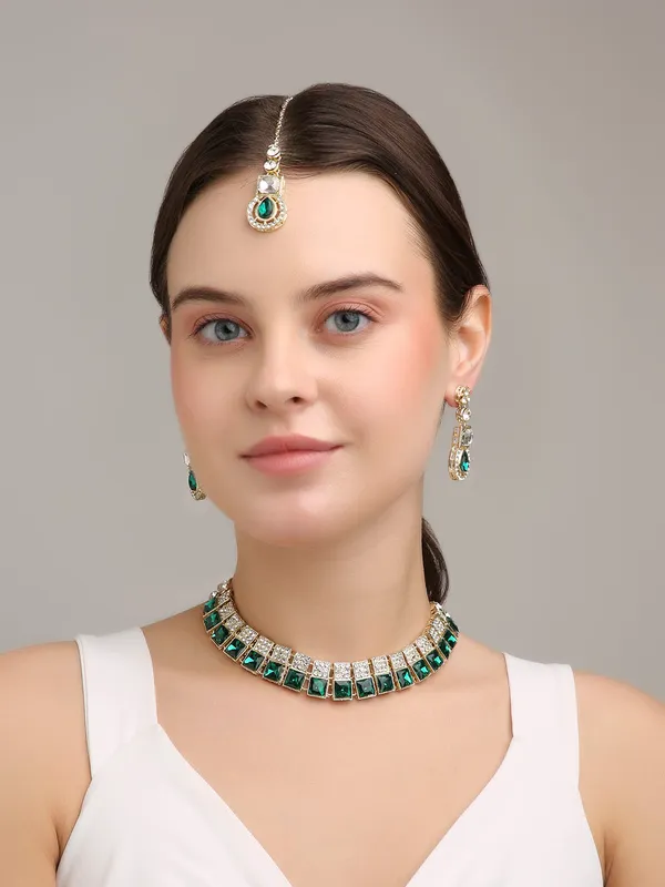 Jewel_Me_Up_Green_Shining_Crystals_Stone_Choker_Jewellery_Set_With_Earrings_&_Maang_Tikka