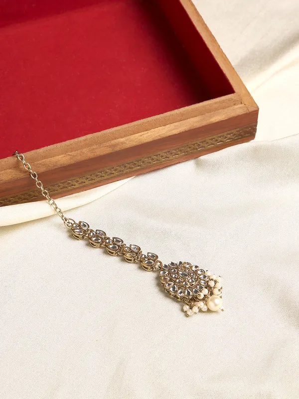 Jewel_Me_Up_Ethnic_Traditional_Gold-Toned_Crystals_&_Pearl_Embellished_Necklace_Set_With_Jhumka_Earrings_&_Maang_Tikka