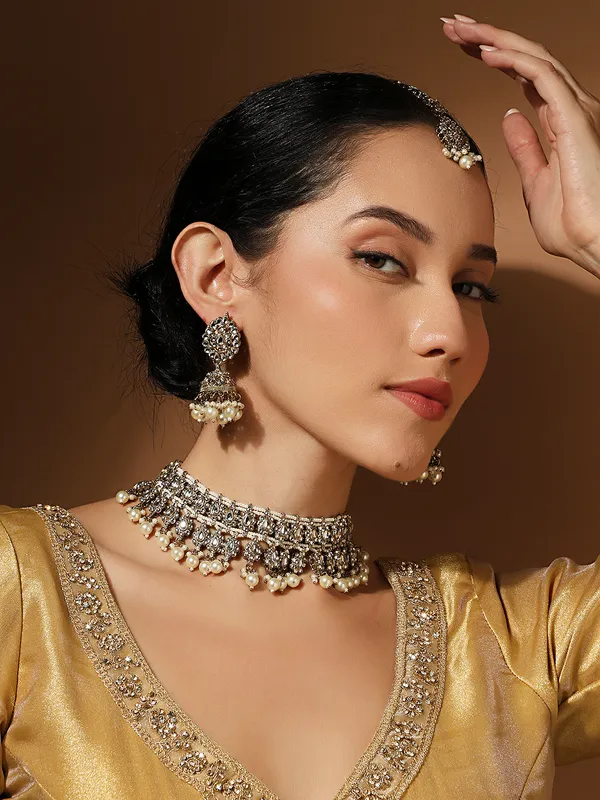 Jewel_Me_Up_Ethnic_Traditional_Gold-Toned_Crystals_&_Pearl_Embellished_Necklace_Set_With_Jhumka_Earrings_&_Maang_Tikka