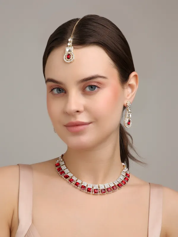 Jewel_Me_Up_Red_Shining_Crystals_Stone_Choker_Jewellery_Set_With_Earrings_&_Maang_Tikka