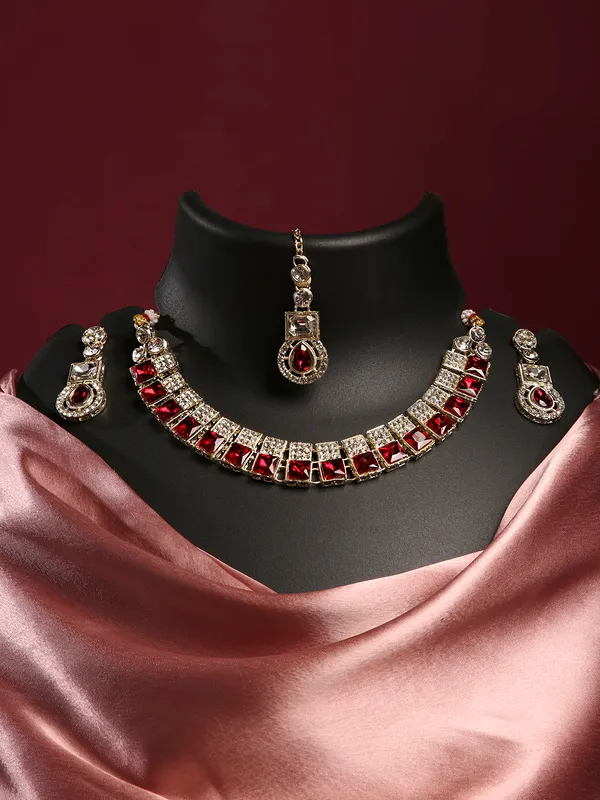 Jewel_Me_Up_Red_Shining_Crystals_Stone_Choker_Jewellery_Set_With_Earrings_&_Maang_Tikka
