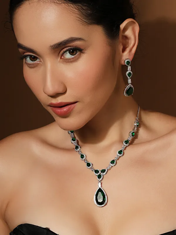 Royal_Verdant_American_Diamond_Emerald_Green_Necklace_&_Earring_Set