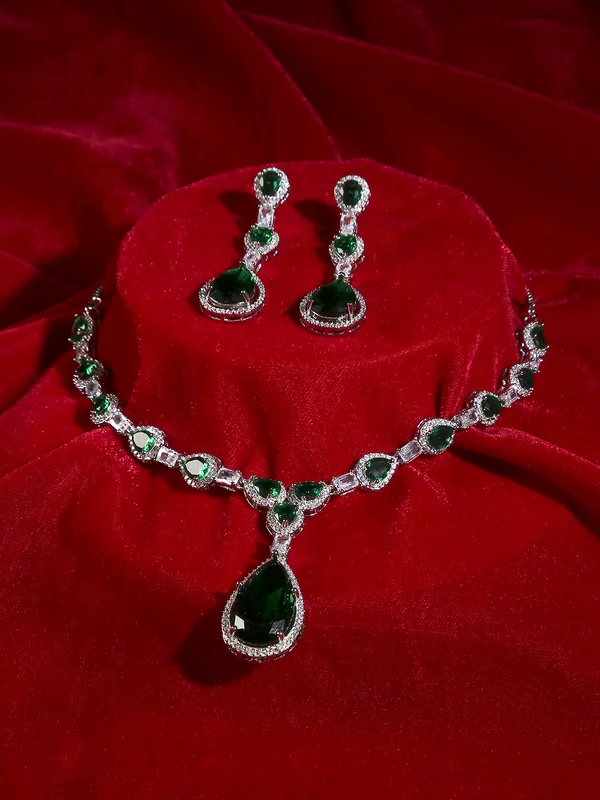 Royal_Verdant_American_Diamond_Emerald_Green_Necklace_&_Earring_Set