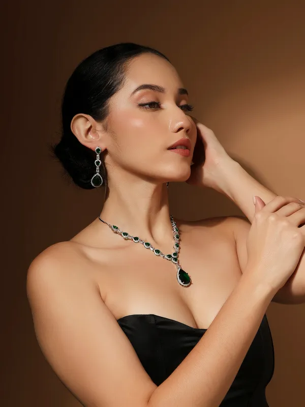 Royal_Verdant_American_Diamond_Emerald_Green_Necklace_&_Earring_Set