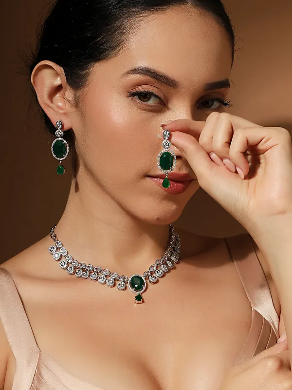 Silver_Polished_Emerald_Green_American_Diamond_Necklace_Set